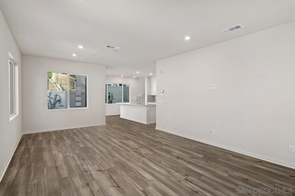 1523 Wingwood - Photo 3
