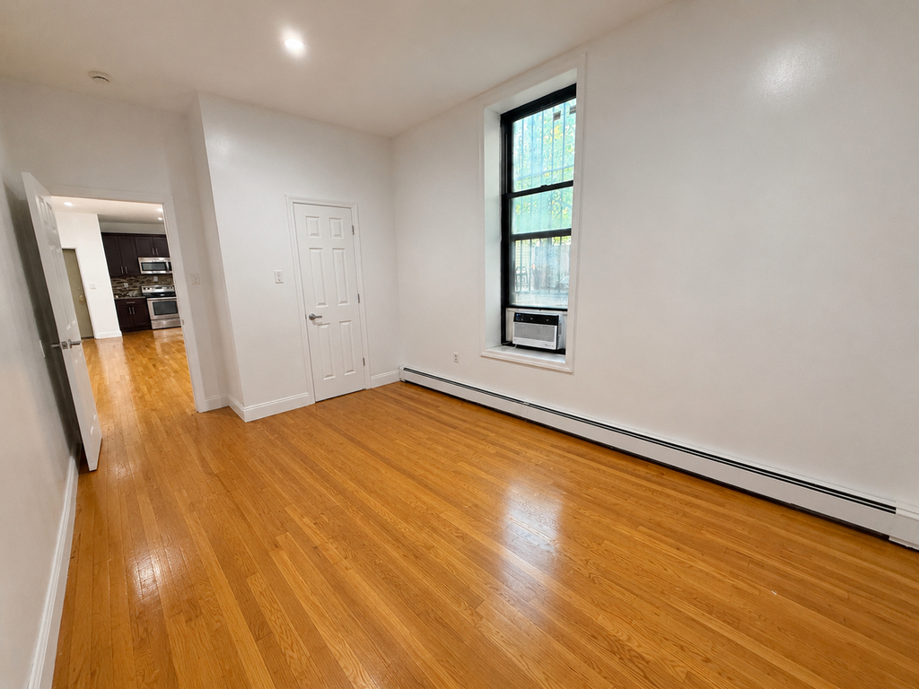 464 Throop Avenue - Photo 6