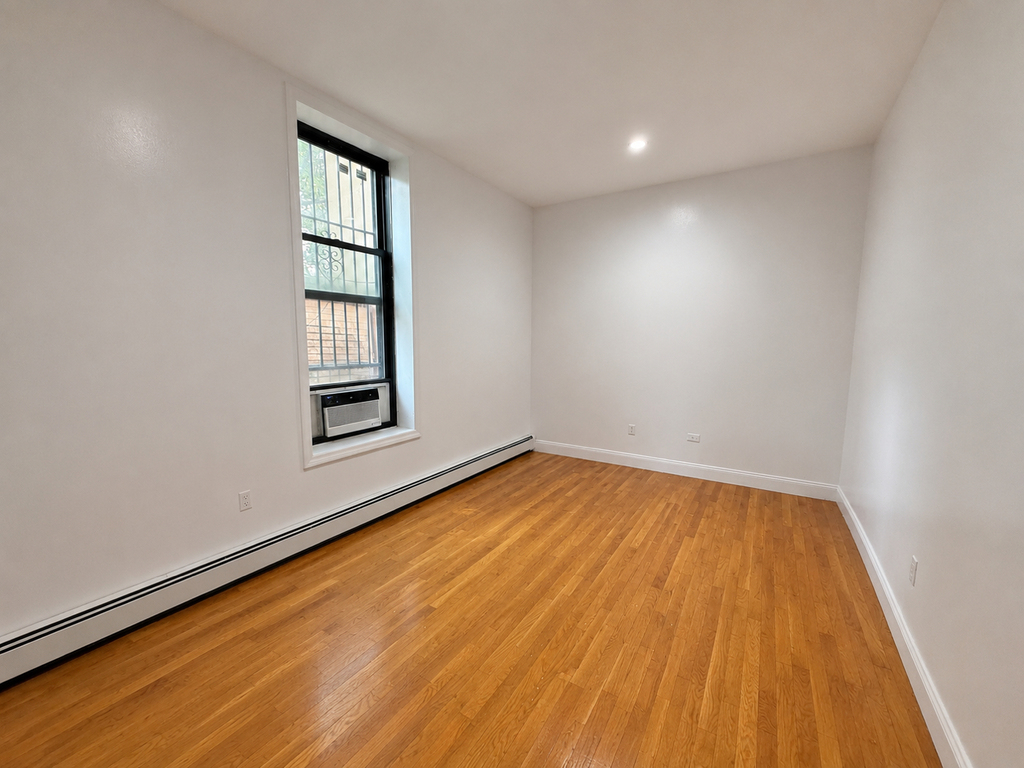 464 Throop Avenue - Photo 5