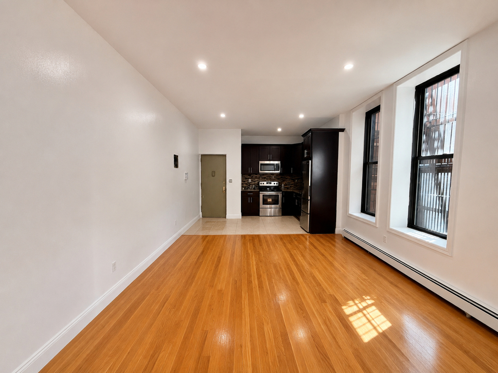 464 Throop Avenue - Photo 2