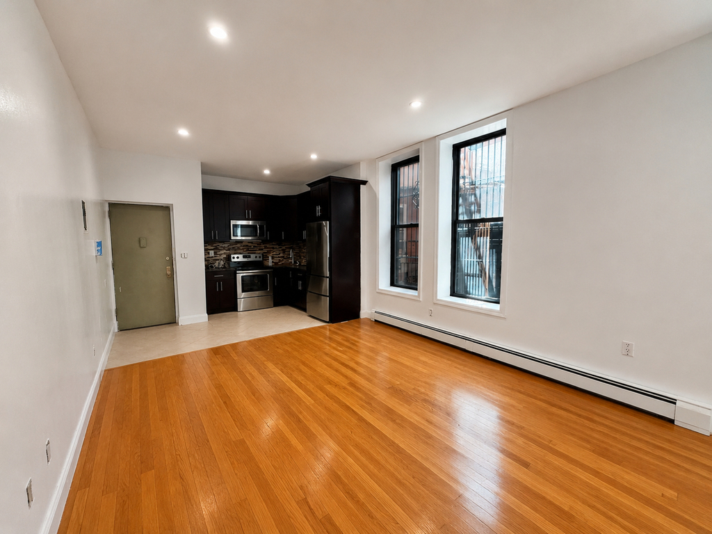 464 Throop Avenue - Photo 3