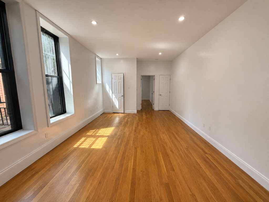 464 Throop Avenue - Photo 1