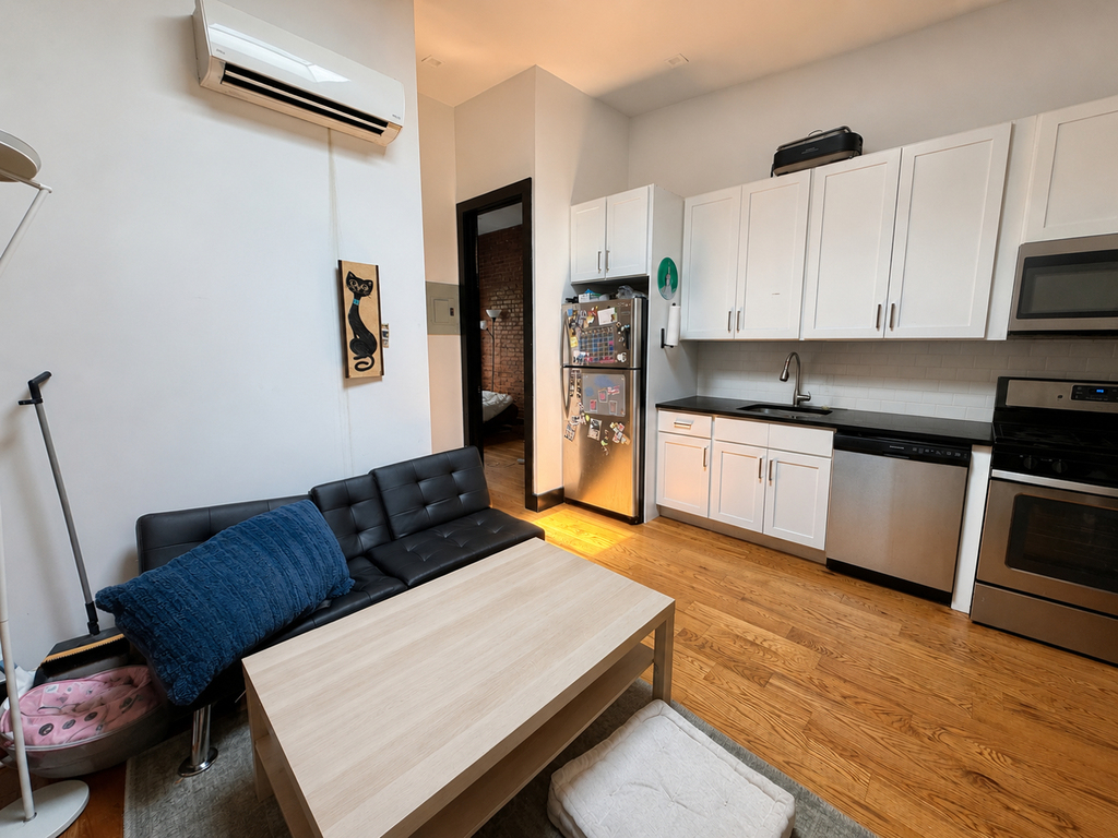 754 Putnam Avenue - Photo 6