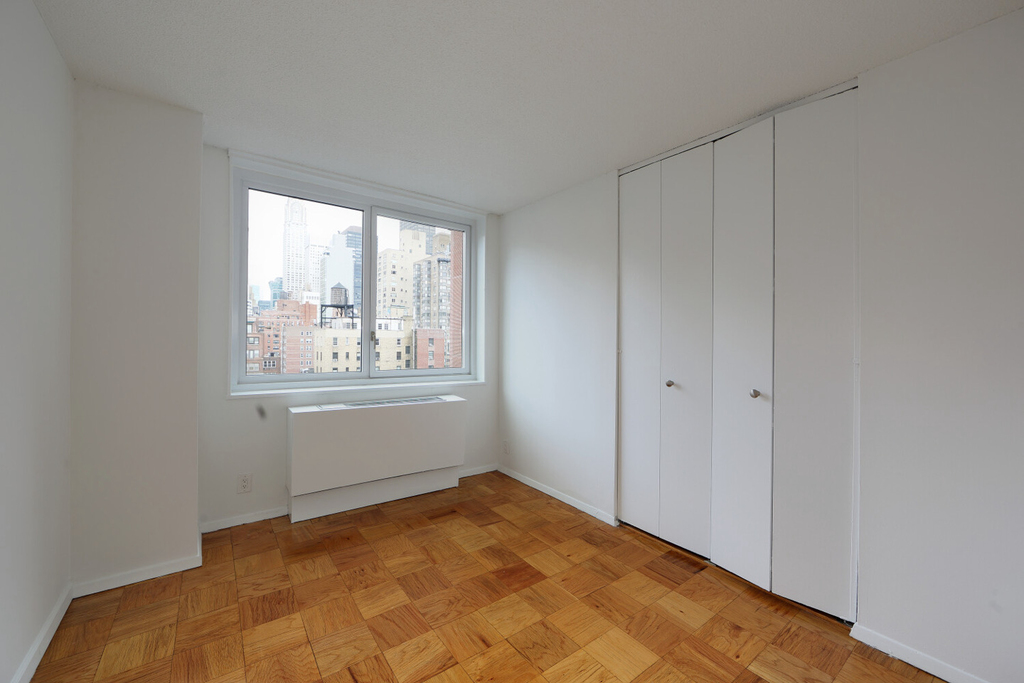 115 East 34th Street - Photo 2