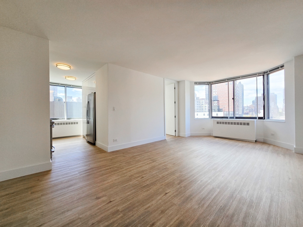 1735 York Avenue - Photo 2