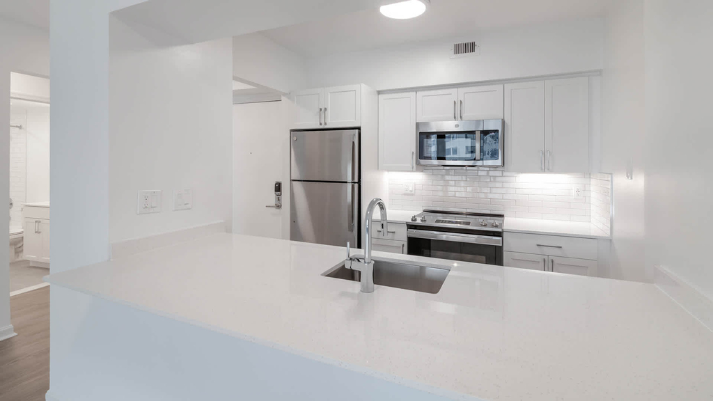 1501 Crystal Dr. - Photo 2
