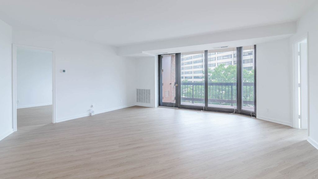 1501 Crystal Dr. - Photo 6