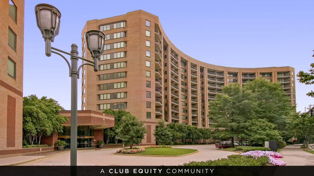 1501 Crystal Dr. - Photo 0