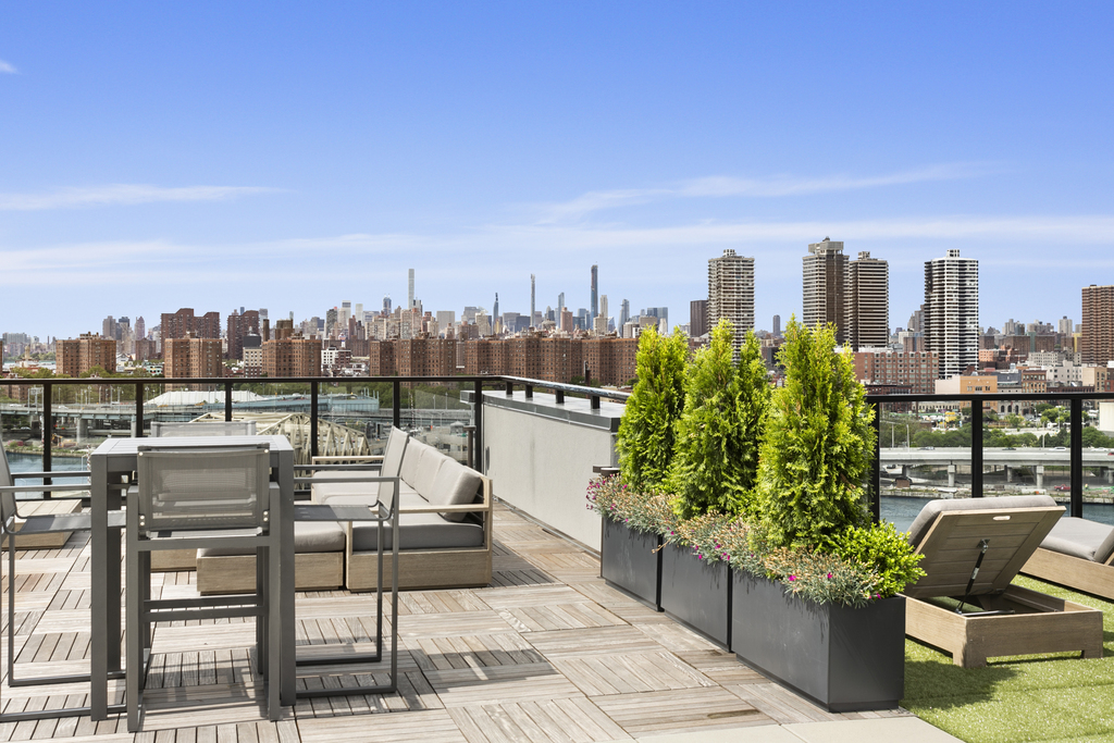 East 132nd Street - Photo 3