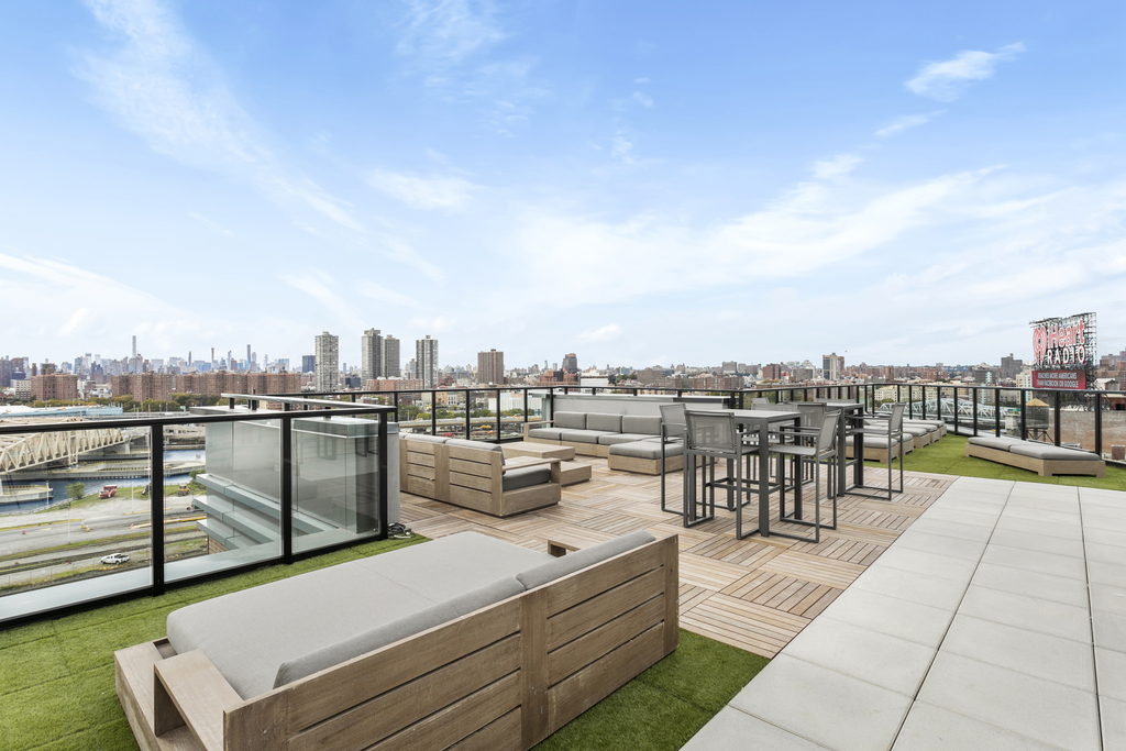 East 132nd Street - Photo 5