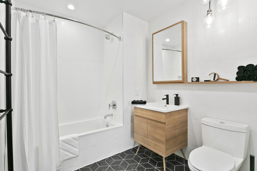 East 132nd Street - Photo 6
