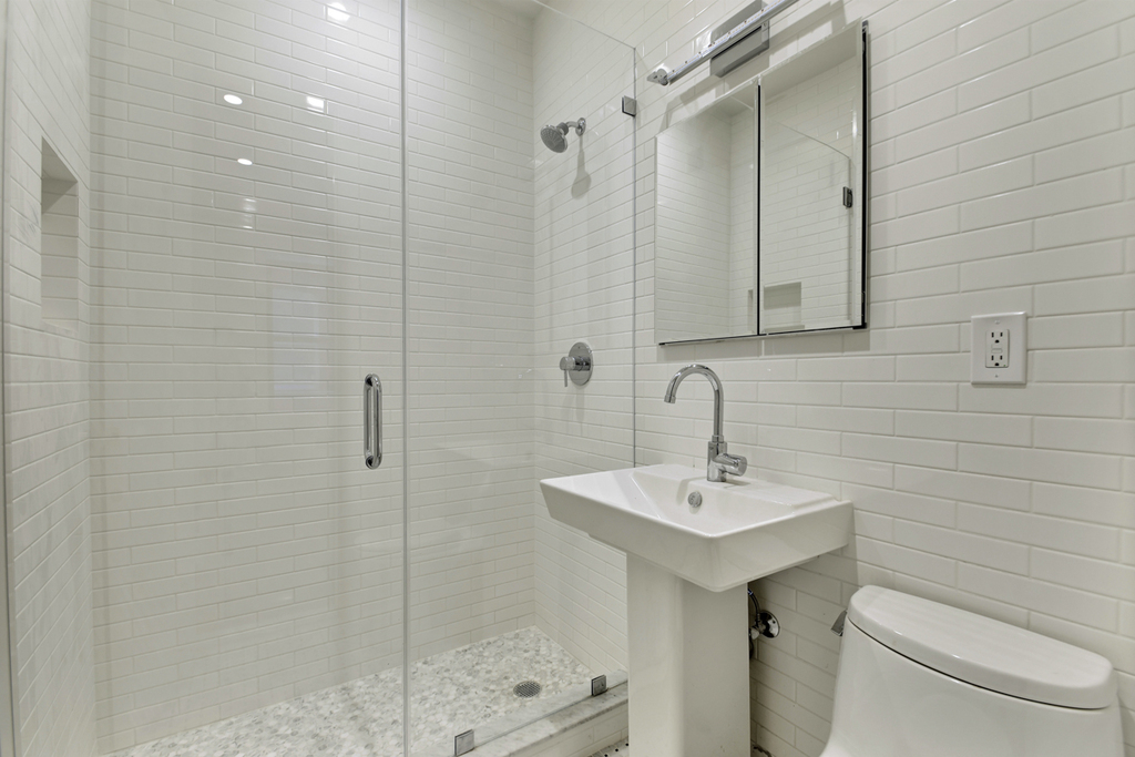 East 25th Street - Photo 3