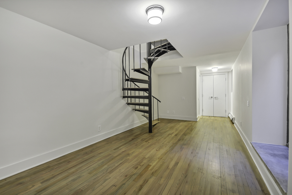 East 25th Street - Photo 6