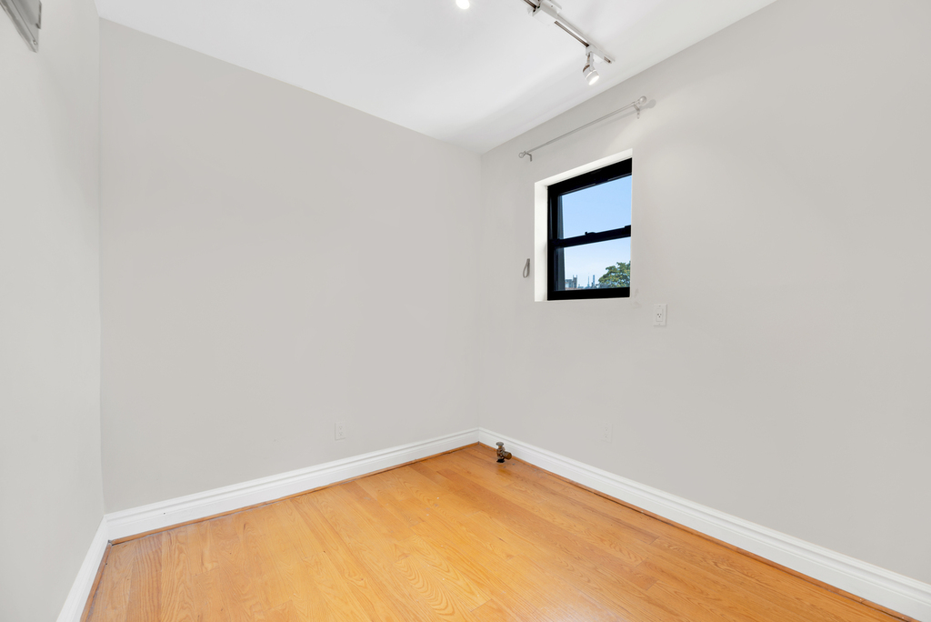Christopher Street - Photo 3
