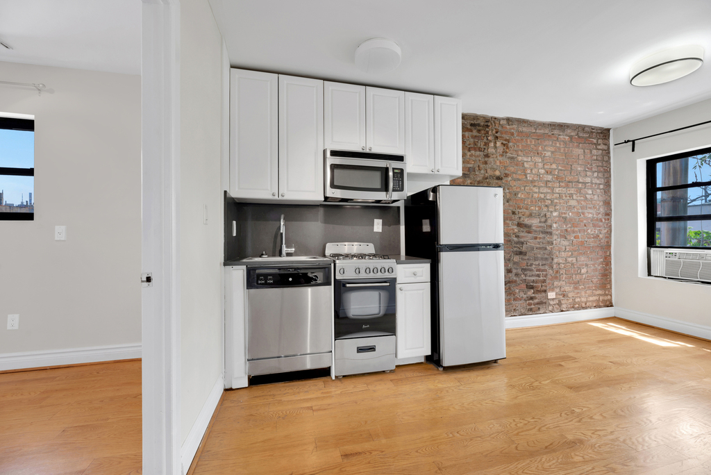 Christopher Street - Photo 1