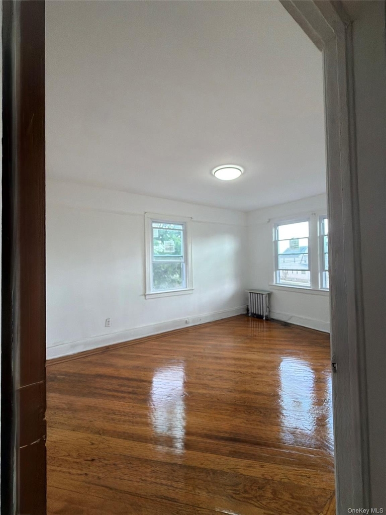 18640 Murdock Avenue - Photo 6