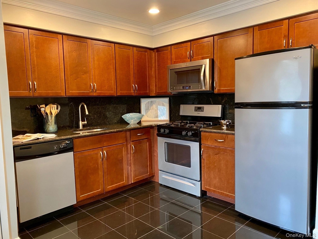 24 Country Club Drive - Photo 2