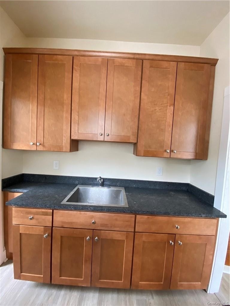 8 Franklin Avenue - Photo 1