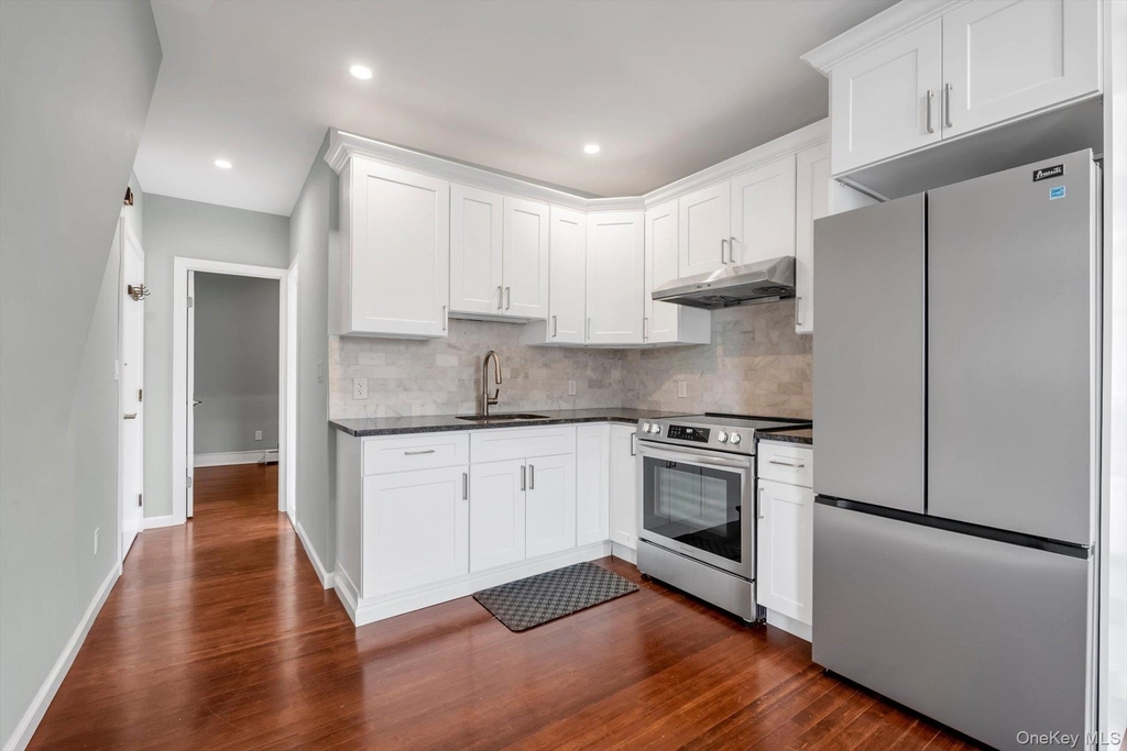 33 Central Drive - Photo 5