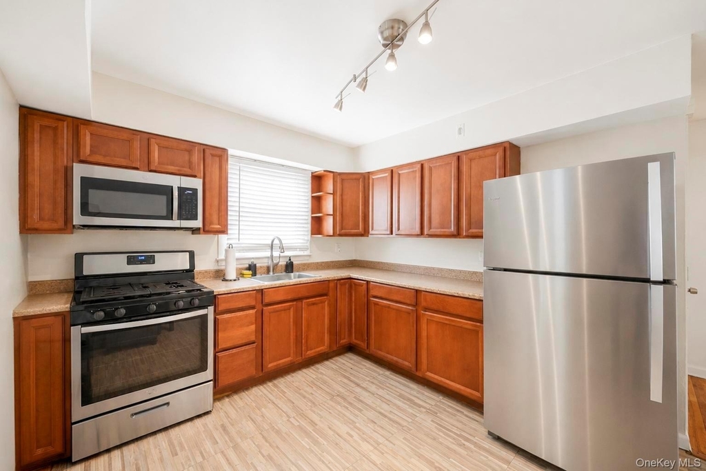 5 Tyler Avenue - Photo 10