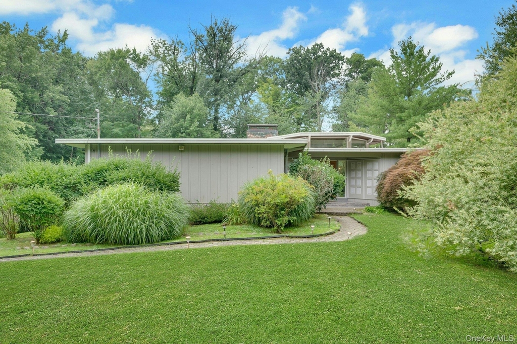 107 Holly Place - Photo 0