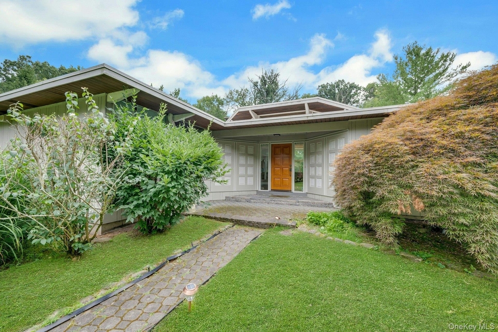 107 Holly Place - Photo 1