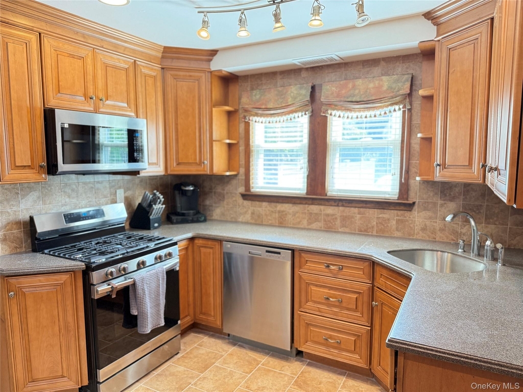 221 Grand Avenue - Photo 28
