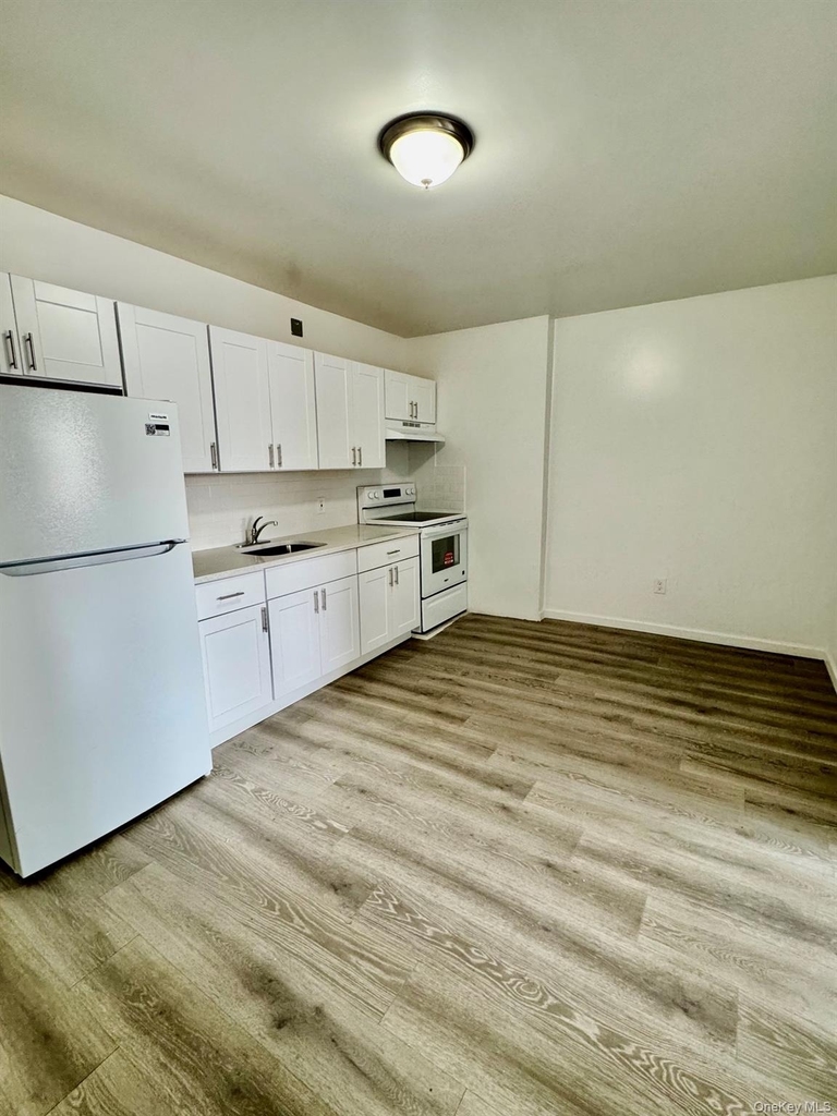 320 Jericho Turnpike - Photo 1
