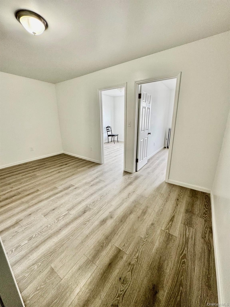 320 Jericho Turnpike - Photo 9