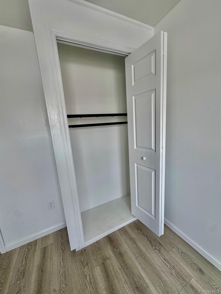 320 Jericho Turnpike - Photo 7