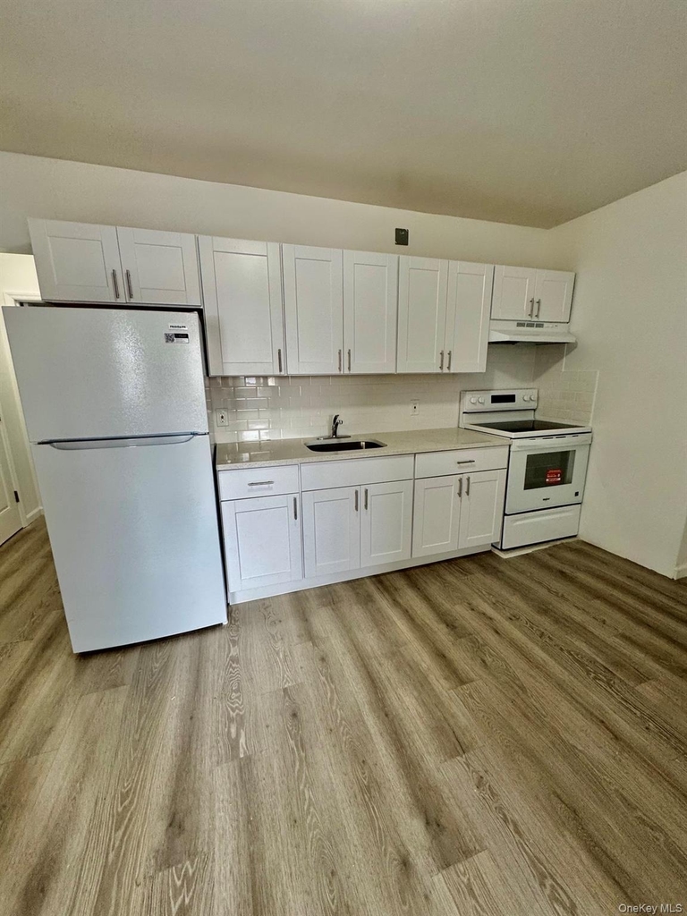 320 Jericho Turnpike - Photo 0