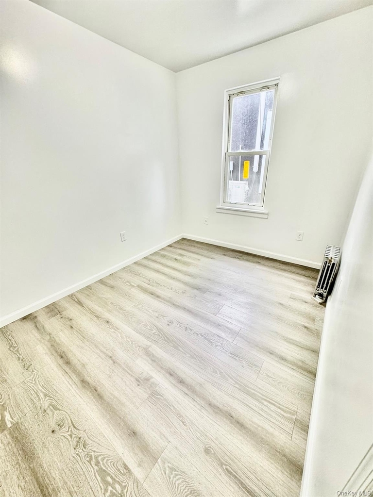 320 Jericho Turnpike - Photo 8