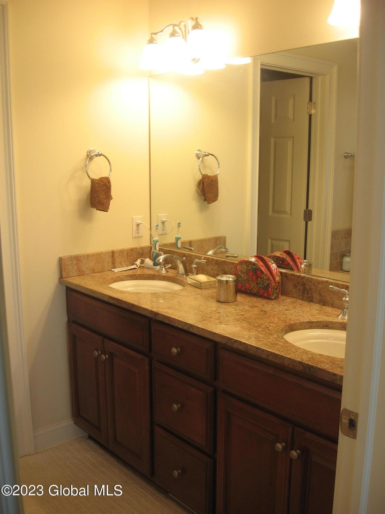 4 Outlook Avenue - Photo 4