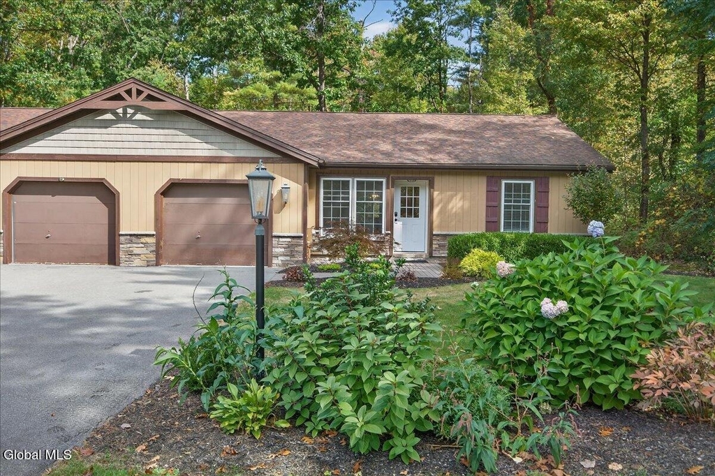 7 James Court - Photo 0