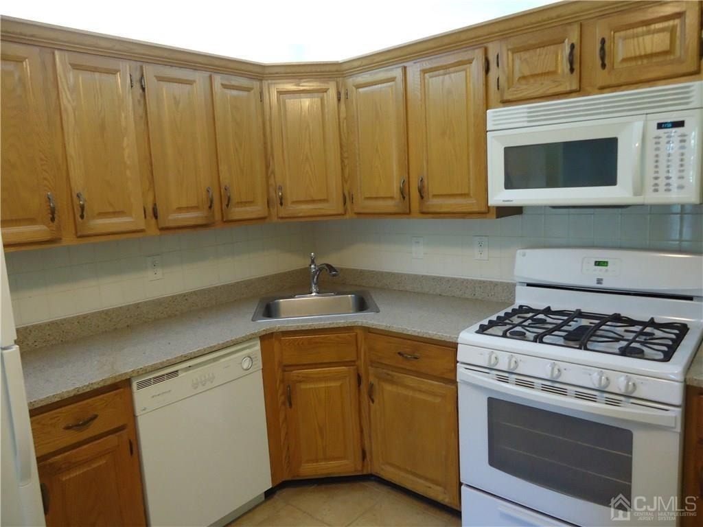 313 Wimbeldon Court - Photo 4