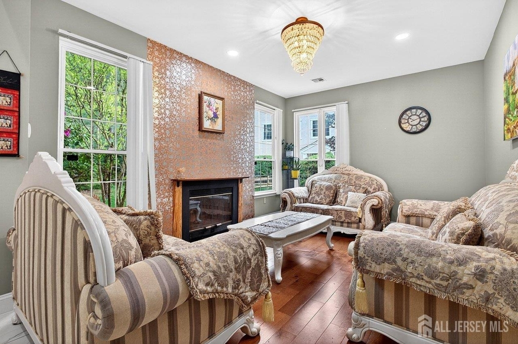 64 Ashford Drive - Photo 2