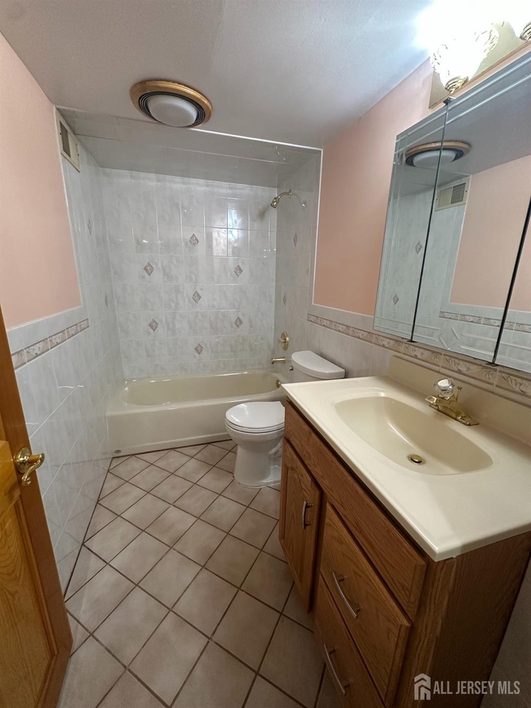 183 E Henry Place E - Photo 9