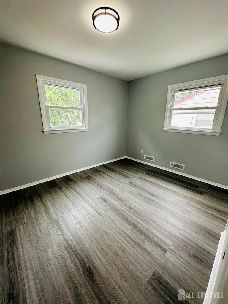 183 E Henry Place E - Photo 4