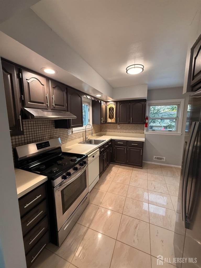 183 E Henry Place E - Photo 1