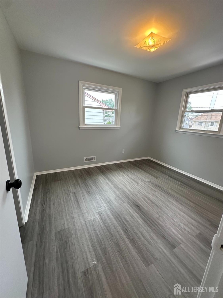 183 E Henry Place E - Photo 5