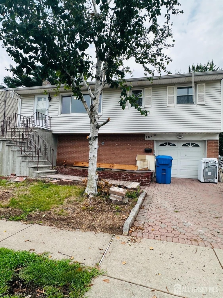183 E Henry Place E - Photo 0