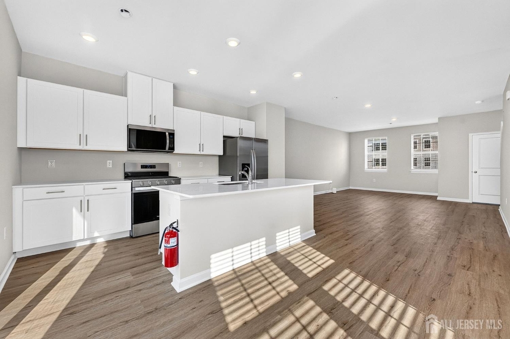 120 Essex Drive - Photo 4