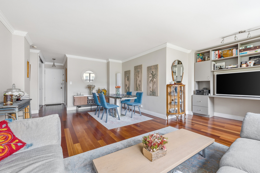 225 E 57th Street - Photo 2