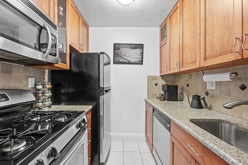 225 E 57th Street - Photo 3