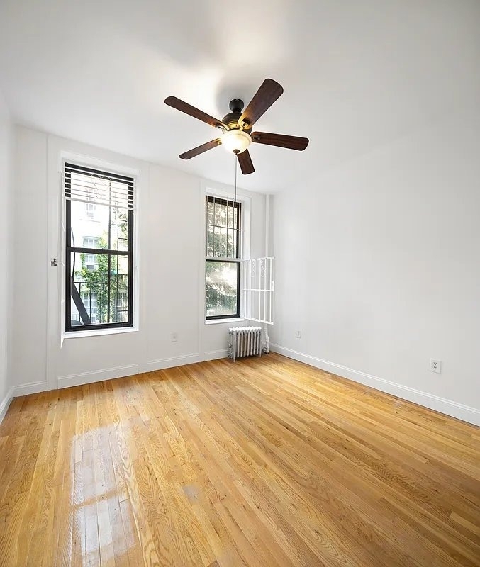 323 E 90th Street - Photo 3