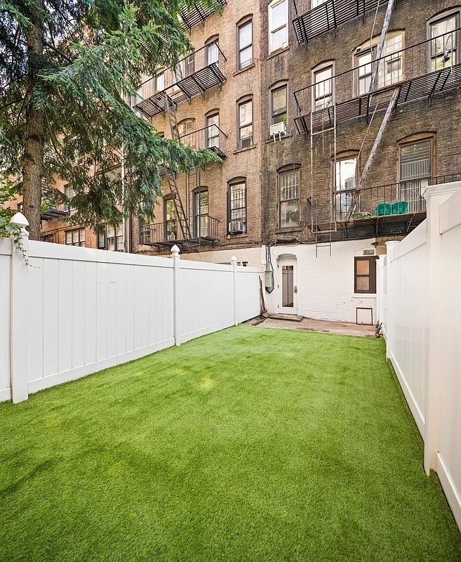 323 E 90th Street - Photo 1
