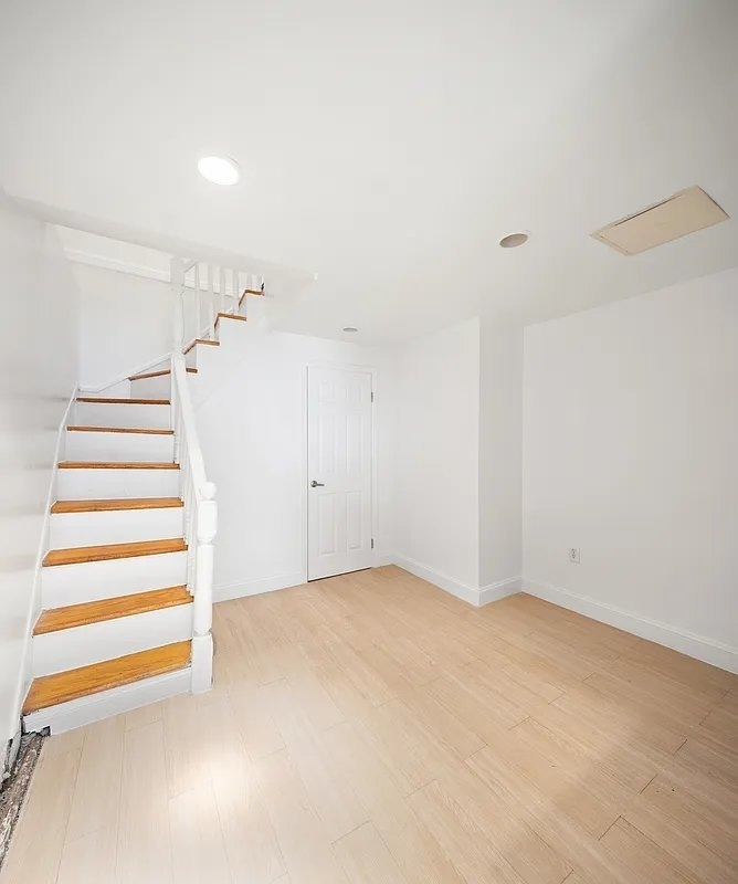 323 E 90th Street - Photo 9