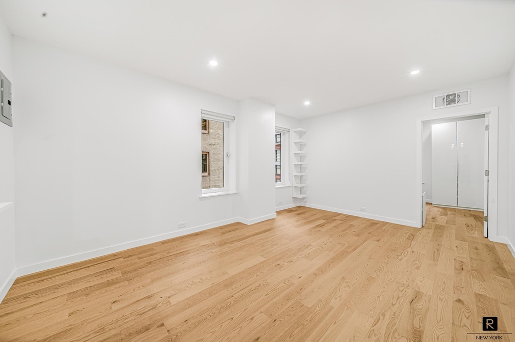 106 Central Park S - Photo 4