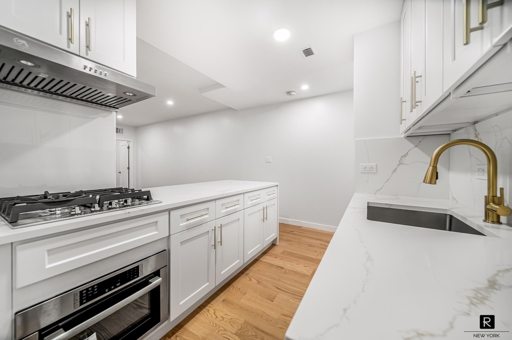 106 Central Park S - Photo 12