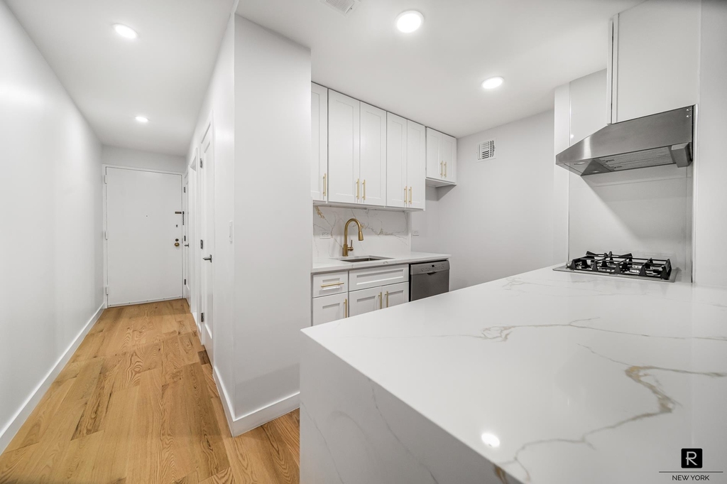 106 Central Park S - Photo 20